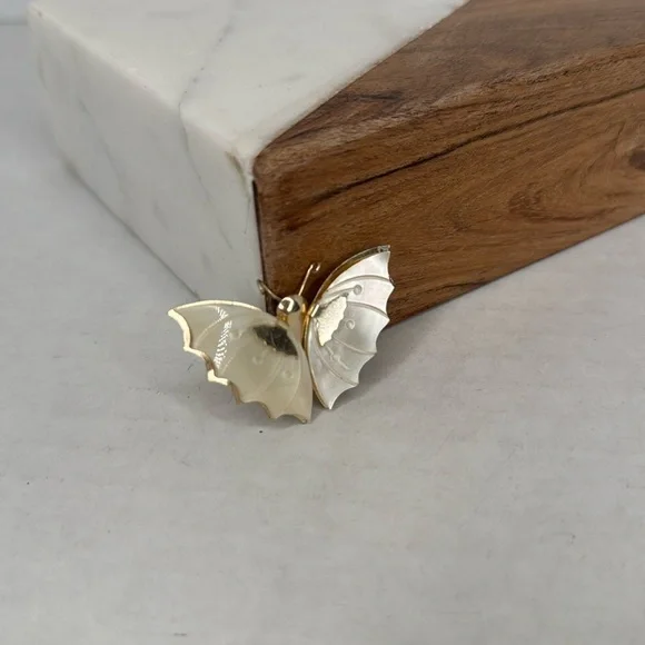 Vintage Estate 1960s Gold and Cream Butterfly Brooch lot B2 - Picture 1 of 5